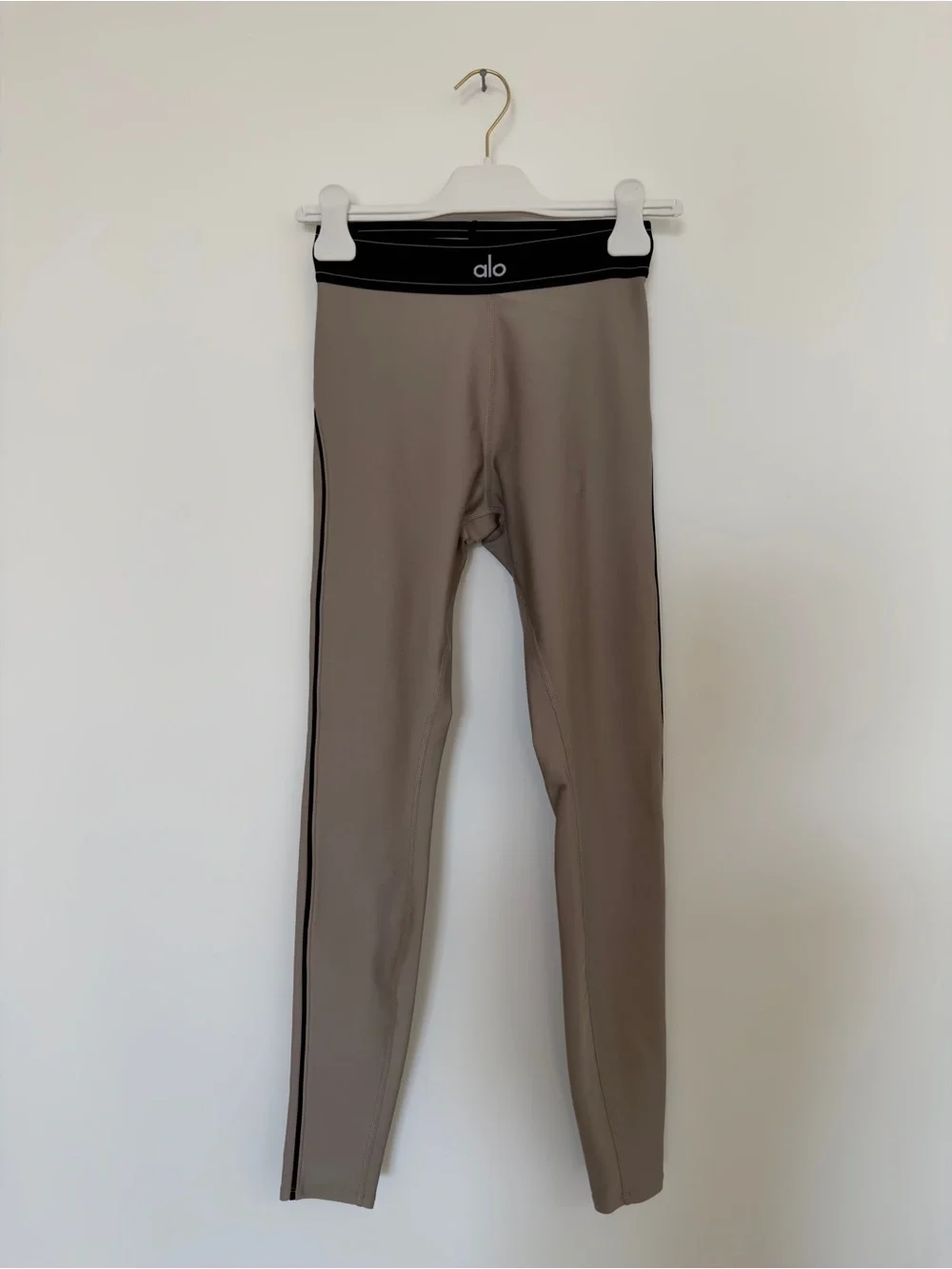 ALO Yoga - Airlift High Waist Suit Up Legging - Beige